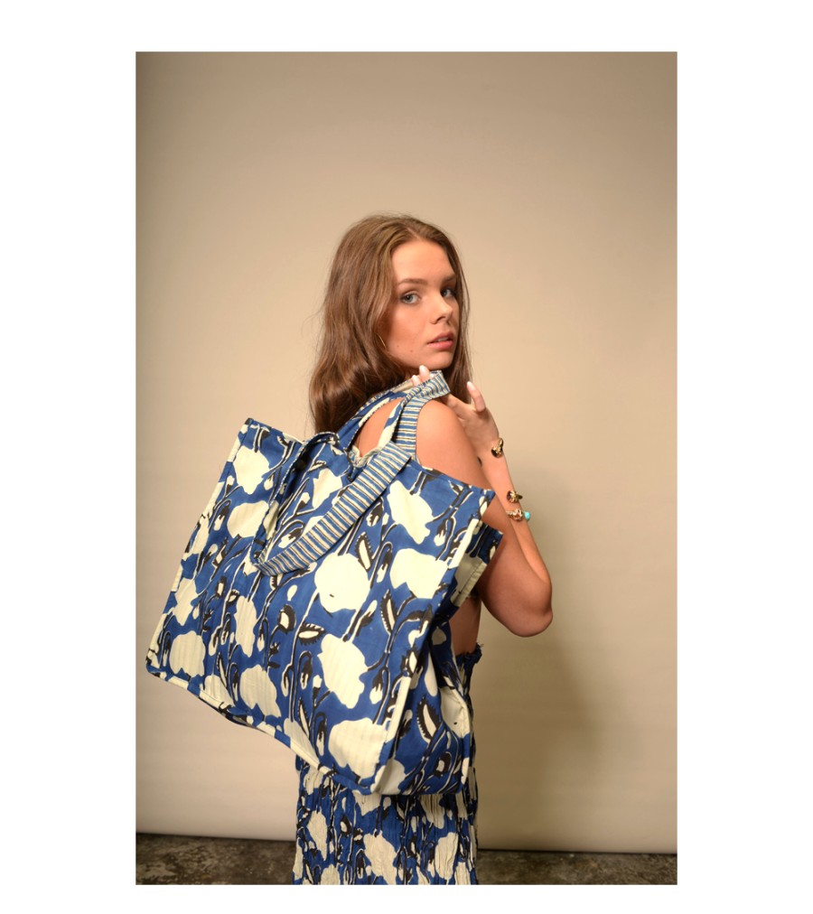 Winter Archives V.De.Vinster | Blue Flower Print Tote Bag