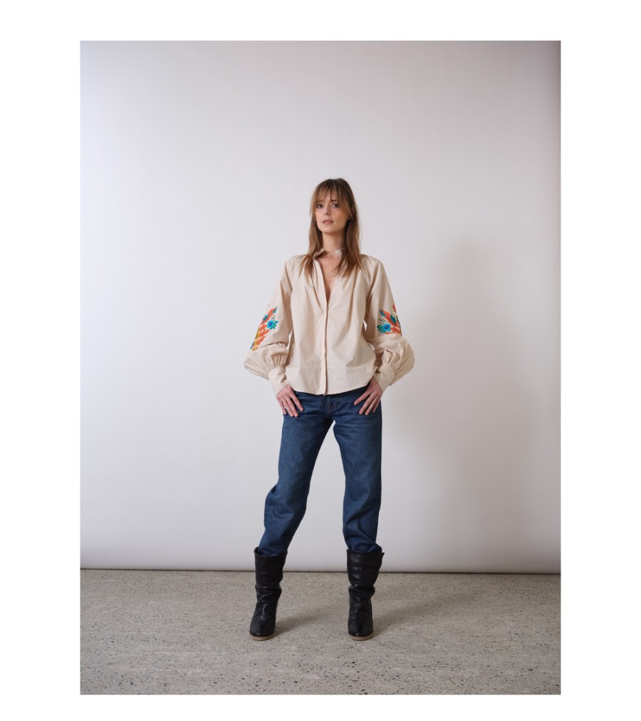 New Fall Winter Collection V.De.Vinster | Lily Beige Blouse With Embroideries Sleeves